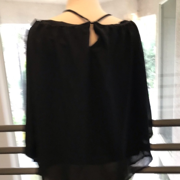 Off Shoulder Blouse - Picture 2 of 3